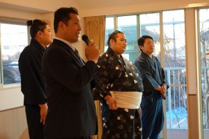 毎年恒例の豆まき!今年も立田川親方と現役のお相撲さん、呼び出しさんが来てくれました。